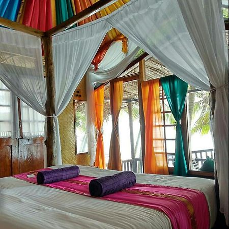 Belantara Beach Front Hotel Vengurla Exterior foto