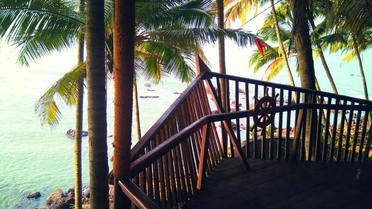 Belantara Beach Front Hotel Vengurla Exterior foto