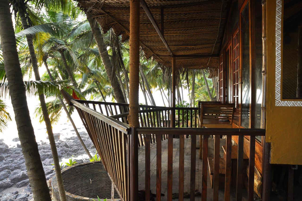 Belantara Beach Front Hotel Vengurla Exterior foto