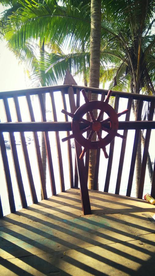 Belantara Beach Front Hotel Vengurla Exterior foto