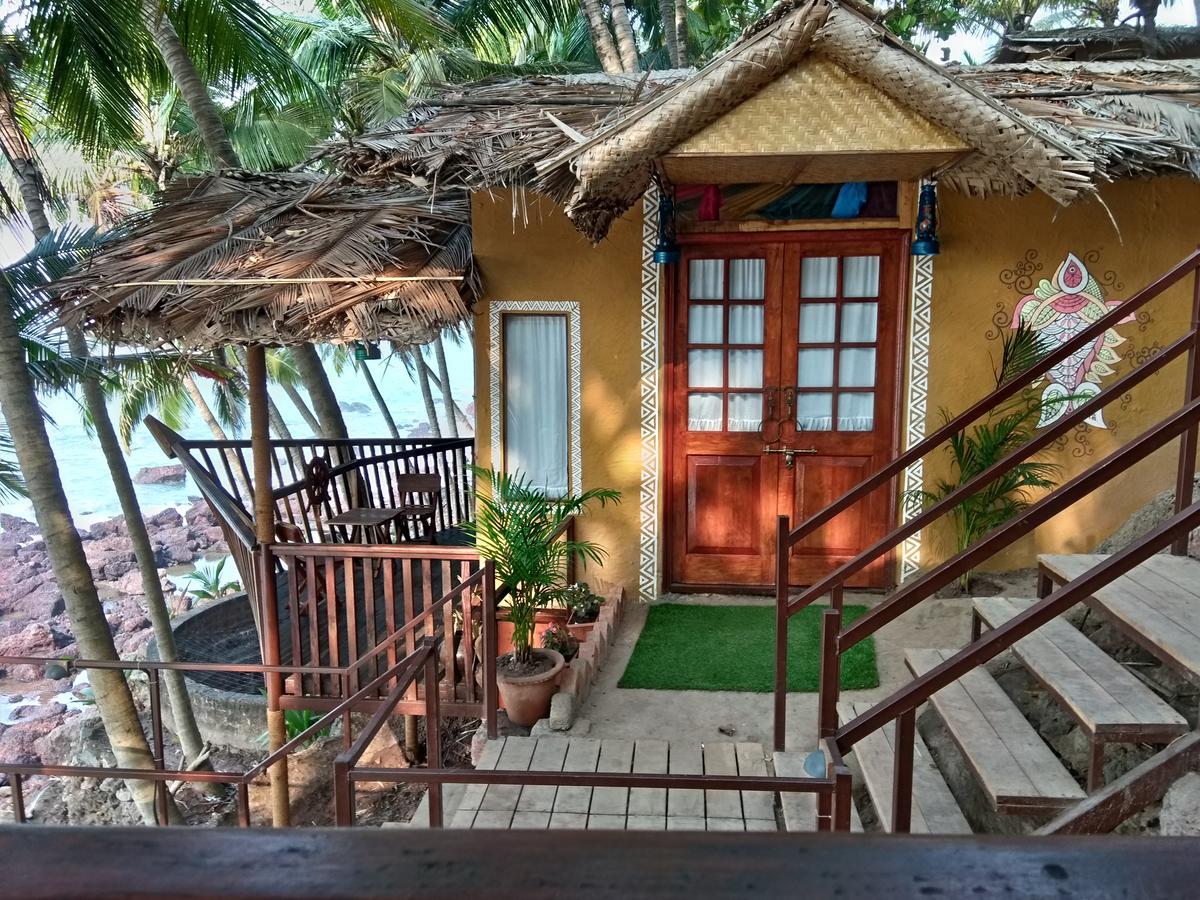 Belantara Beach Front Hotel Vengurla Exterior foto
