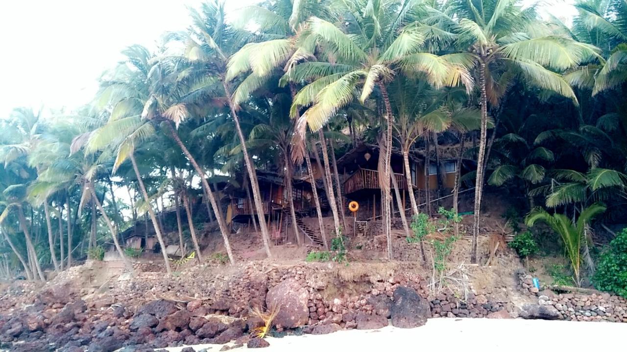 Belantara Beach Front Hotel Vengurla Exterior foto
